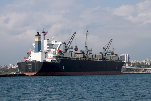 Riesenschiff auf dem Pazifik