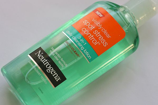  photo neutrogena_visibly_clear_spot_stress_control_toner_zpsc11041f6.jpg